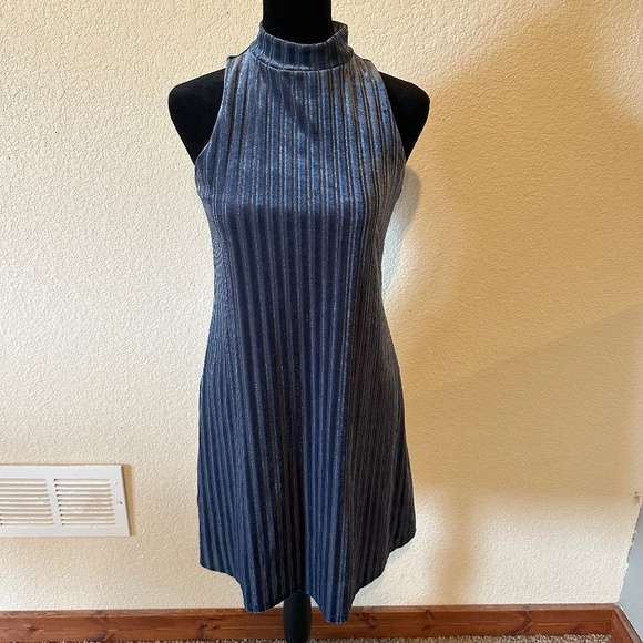 Mudd Dresses & Skirts - Mudd velvet mock neck navy blue sleeveless dress size small